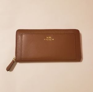 NWT Coach Leather Zip Wallet